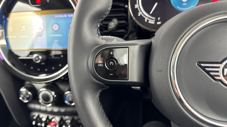 MINI Hatchback 1.5 Cooper Classic 3dr Auto Petrol Hatchback